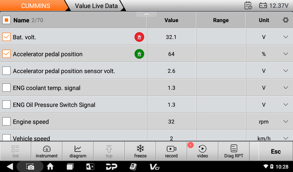 iScan PRO Cummins live data list with battery voltage, accelerator pedal position and engine speed